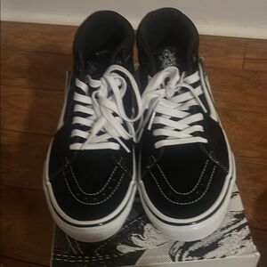 Men's Black and White Sneakers